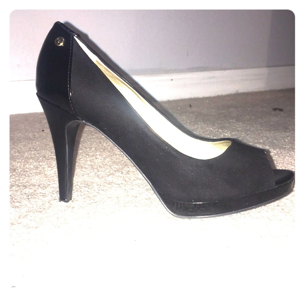 Guess pumps